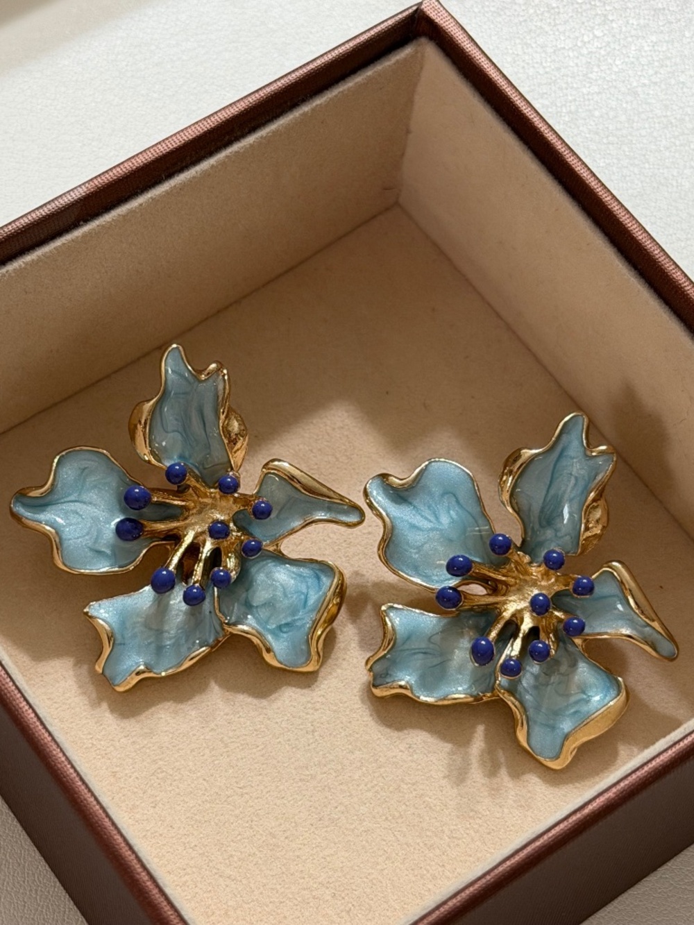 Vintage Elegant Golden Blue Oil Dripping Flower Enamel Statement Earrings.